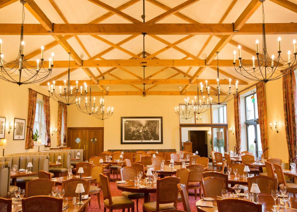 Luton Hoo Hotel, Golf And Spa Eksteriør billede The dining room at the Royal Hotel