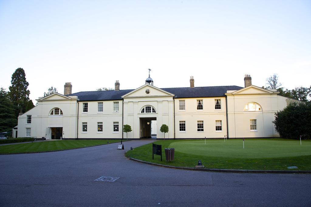 Luton Hoo Hotel, Golf And Spa Eksteriør billede The Stable, the main entrance to the Royal Lodge