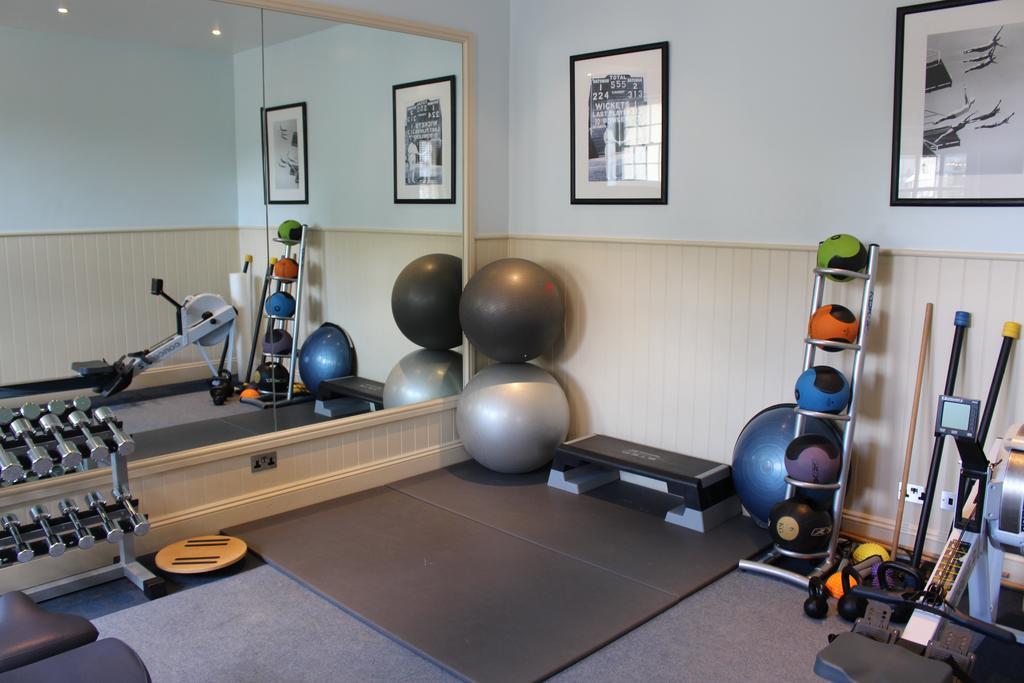 Luton Hoo Hotel, Golf And Spa Eksteriør billede A home gym