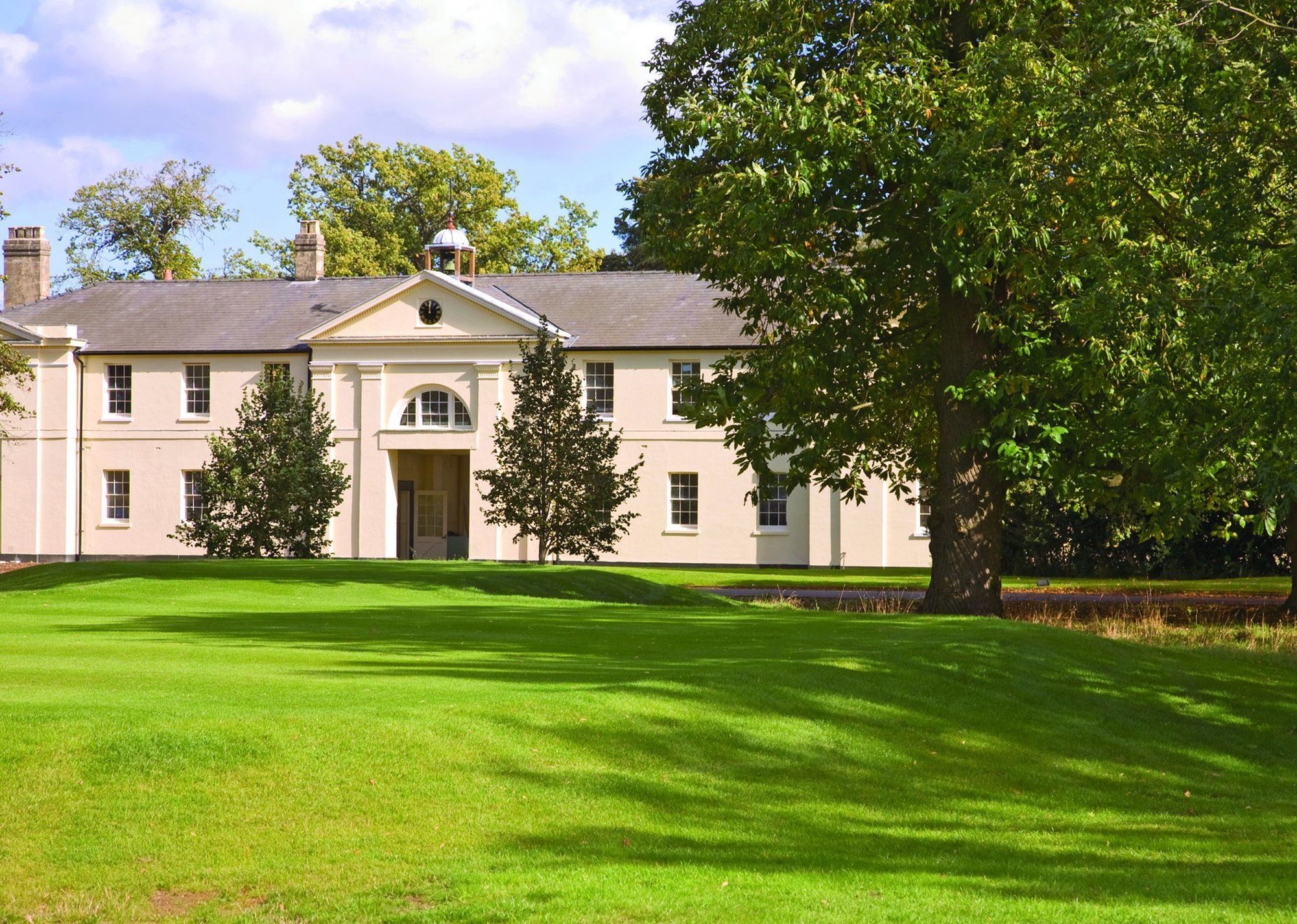 Luton Hoo Hotel, Golf And Spa Eksteriør billede The former stable courtyard