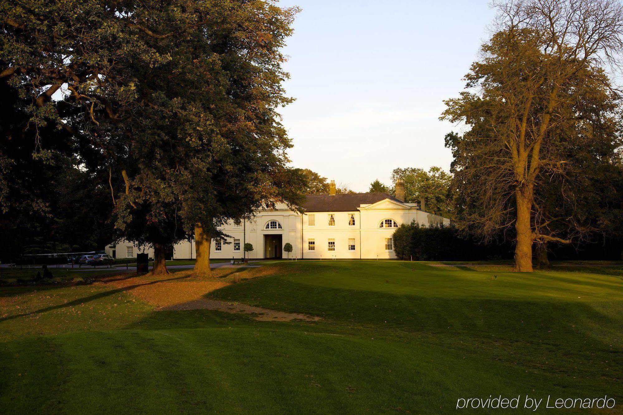 Luton Hoo Hotel, Golf And Spa Eksteriør billede The former stable block at the rear of the house