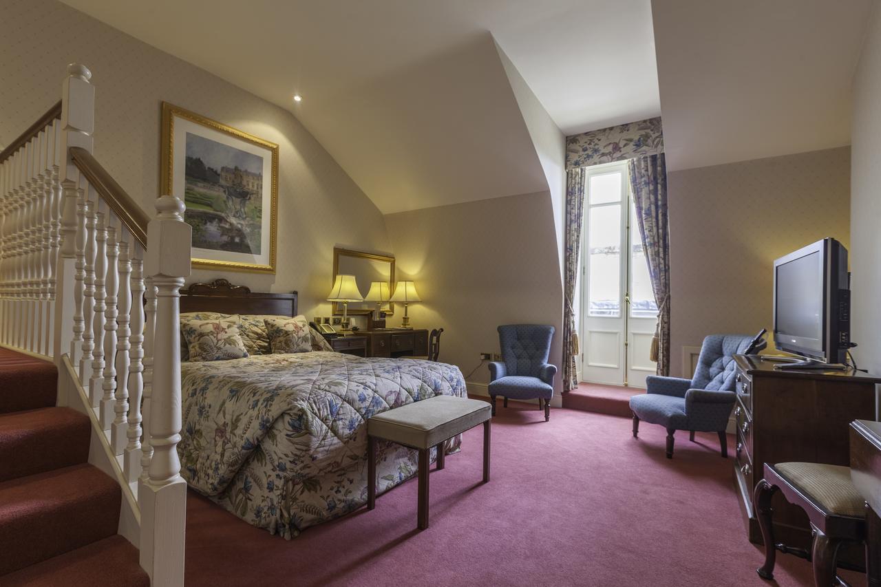 Luton Hoo Hotel, Golf And Spa Eksteriør billede A bedroom at the hotel