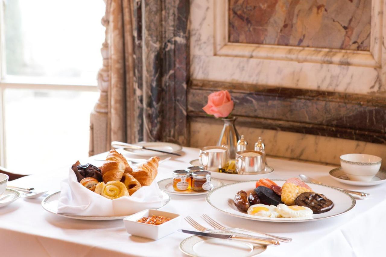 Luton Hoo Hotel, Golf And Spa Eksteriør billede Breakfast at the Ritz